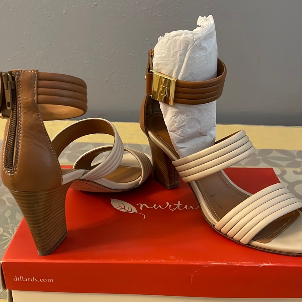 Ladies Shoes Size 7 1/2